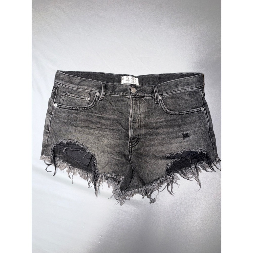 Free People We The Free Makai Cut-Off Denim Shorts Black Distressed Size 31